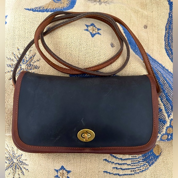 Coach Handbags - Vintage Coach Spectator Dinky